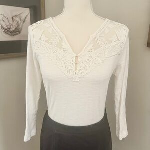 CHAPS white 3/4 sleeve appliqué lace Henley top shirt
